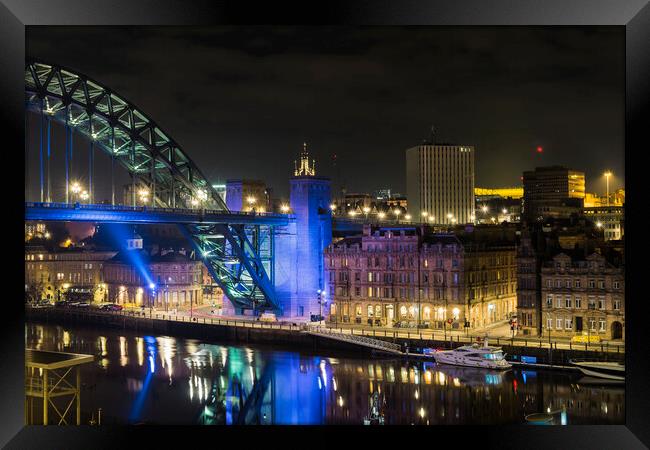 The Tyne Bridge Framed Print by Les Hopkinson