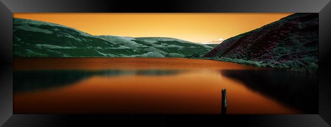 GM0006P - Wessenden Reservoir - Panorama Framed Print by Robin Cunningham