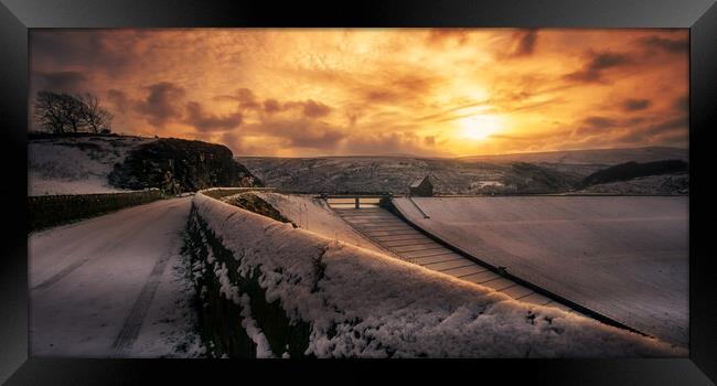 GM0014W - A Frozen Butterley Reservoir - Wide Framed Print by Robin Cunningham
