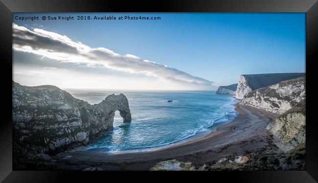 A view of Durdle Door and the beach below  Framed Print by Sue Knight