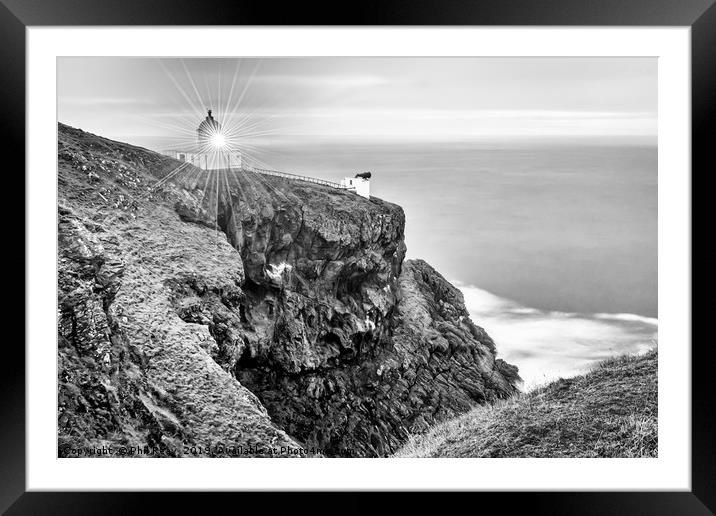St Abbs lighthouse Framed Mounted Print by Phil Reay