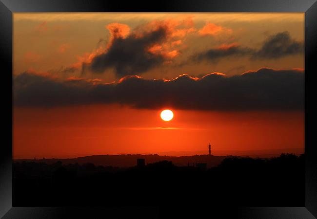 Sunrise over Avon Gorge, Bristol Framed Print by Caroline Hillier