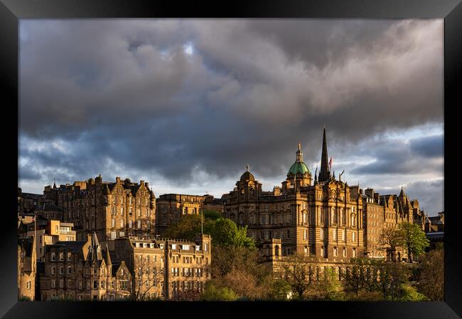 Old Town of Edinburgh at Sunset Framed Print by Artur Bogacki