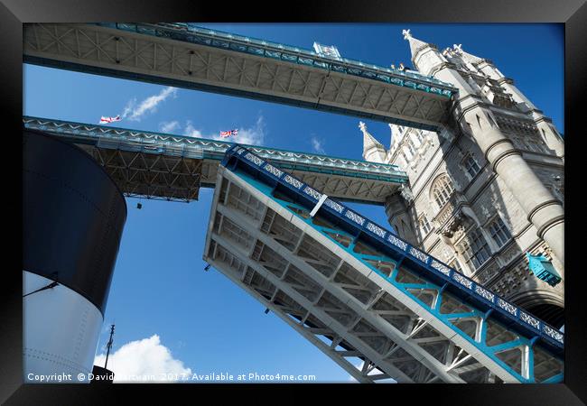 Tower bridge openin for the paddle steamer SS Wave Framed Print by David Portwain