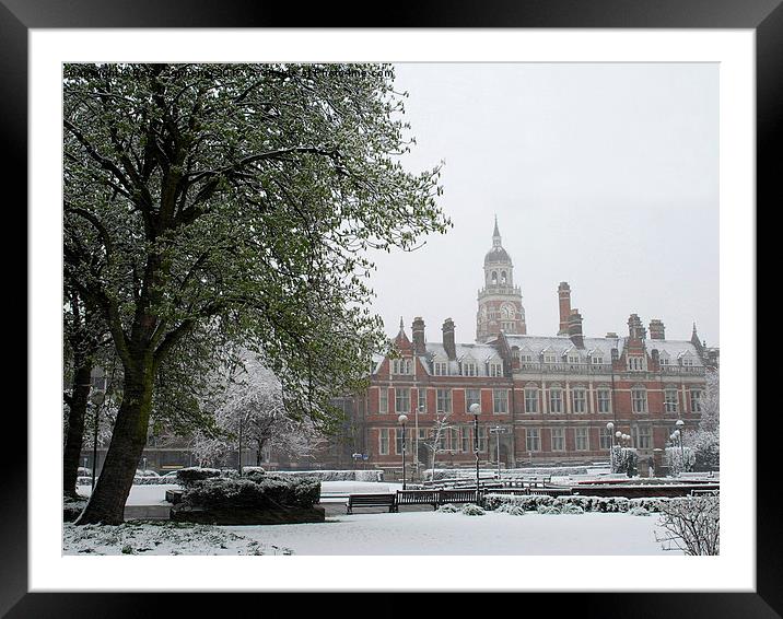  Croydon, Jubilee Gardens in the snow. Framed Mounted Print by Peter Schneiter