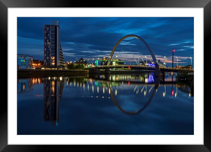 The Squinty Bridge on the River Clyde. Framed Mounted Print by Rich Fotografi 