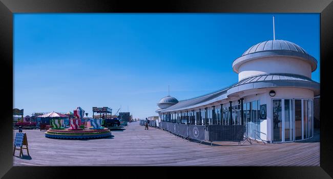 Hastings pier. Framed Print by Bill Allsopp