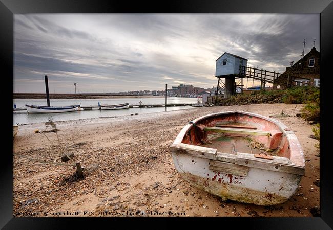 Old rowing boat and lookout tower on beach Framed Print by Simon Bratt LRPS