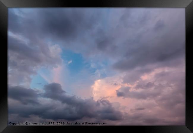 Beautiful cloudscape with pinks and greys 0671 Framed Print by Simon Bratt LRPS