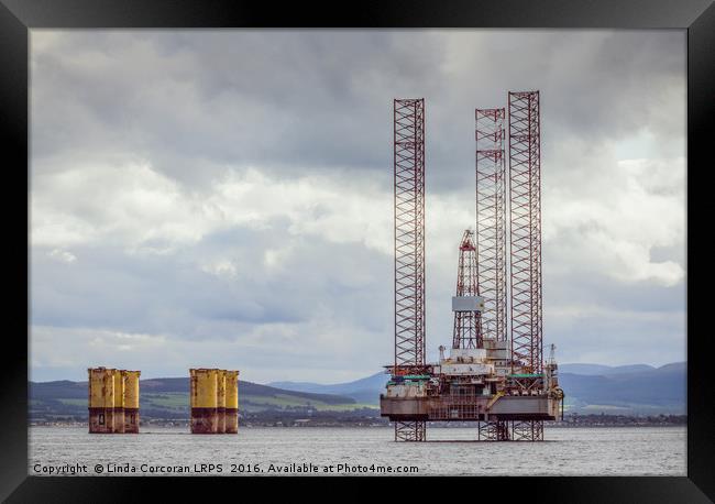 Decommissioned Oil Rigs on the Cromarty Firth Framed Print by Linda Corcoran LRPS CPAGB