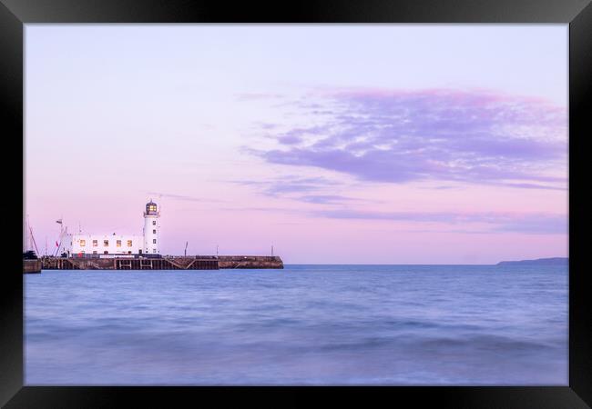 Scarborough lighthouse Framed Print by chris smith