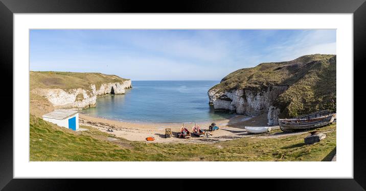 Flamborough head north landing Framed Mounted Print by chris smith