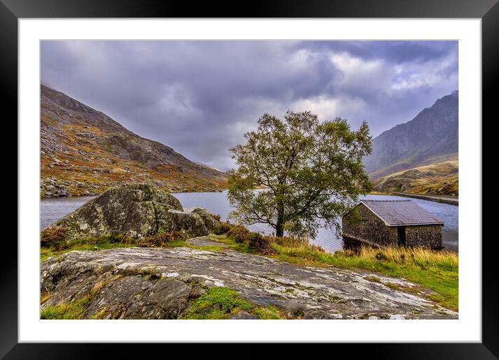 Llyn Ogwen Framed Mounted Print by chris smith