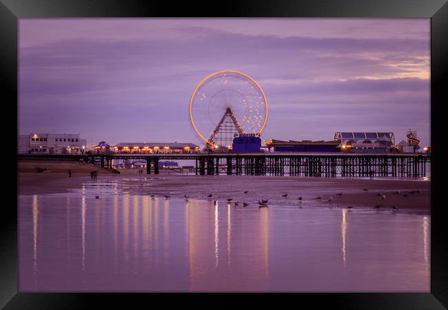 Blackpool at night Framed Print by chris smith