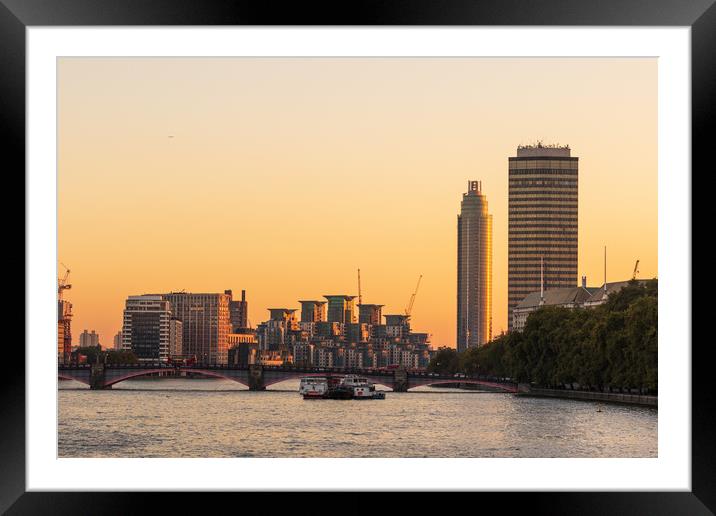 London at sunrise  Framed Mounted Print by chris smith