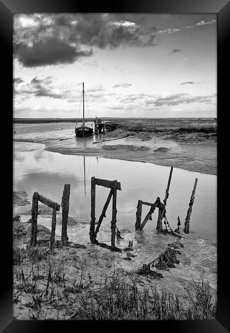  Low Tide Framed Print by Ian Merton