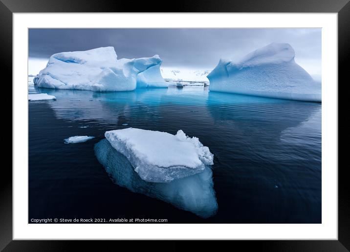 Ice floes run deep Framed Mounted Print by Steve de Roeck