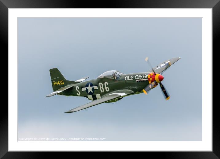 North American P51D Old Crow flies by in a darkening sky. Framed Mounted Print by Steve de Roeck