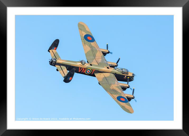Avro Lancaster of BBMF banks round for a landing. Framed Mounted Print by Steve de Roeck