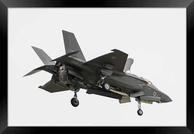 Lockheed Martin F35 in the hover. Framed Print by Steve de Roeck