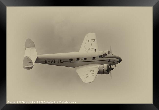 Beautiful old Lockheed Electra Framed Print by Steve de Roeck