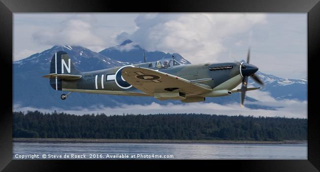 Supermarine Spitfire. Framed Print by Steve de Roeck