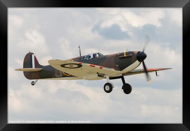 Spitfire Mk 1a approach to land Framed Print by Steve de Roeck
