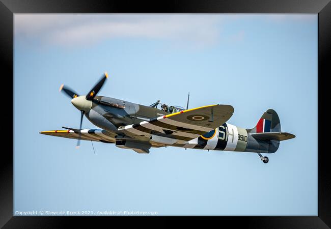 Spitfire Mk V Close Pass Framed Print by Steve de Roeck