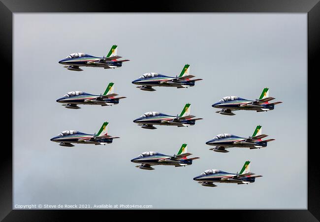 Frecce Tricolore Close Formation Framed Print by Steve de Roeck