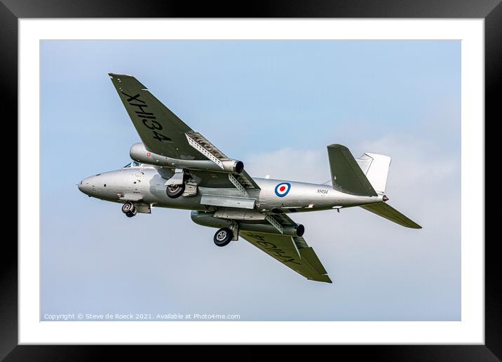 Canberra Bomber On Final Approach. Framed Mounted Print by Steve de Roeck