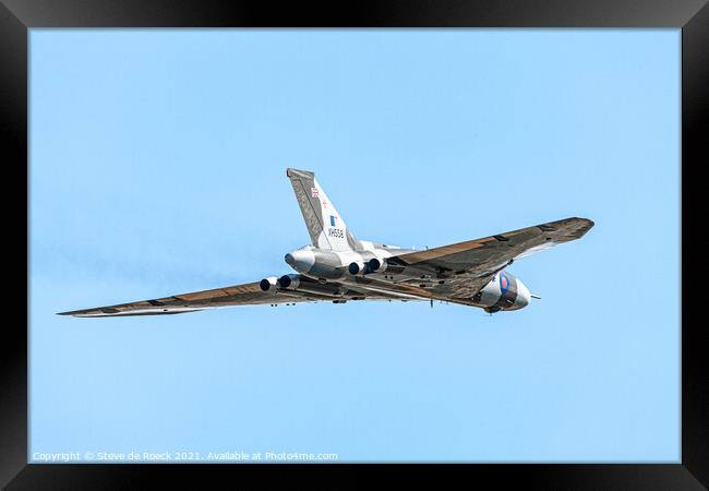 Avro Vulcan XH558 Climbing Away Framed Print by Steve de Roeck