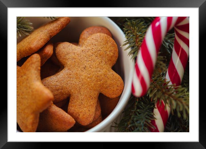 Christmas gingerbread men and stars, cookies in a white bowl, cl Framed Mounted Print by Tartalja 