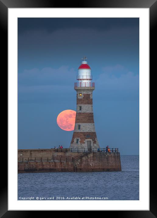 Roker Pier and Lighthouse Moonrise. Framed Mounted Print by gary ward