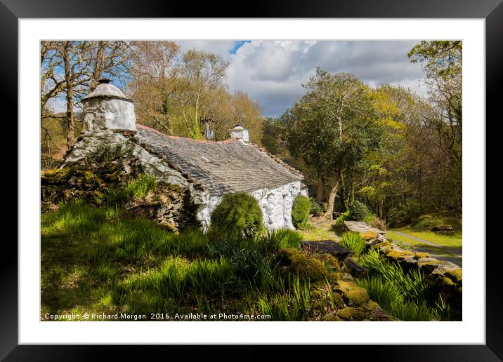 Old Welsh Cottage. Framed Mounted Print by Richard Morgan