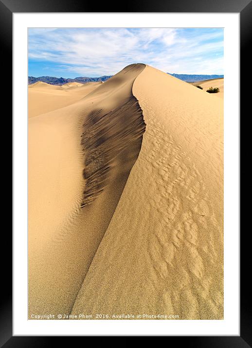 Collapsed sand dune ridge in Death Valley National Framed Mounted Print by Jamie Pham