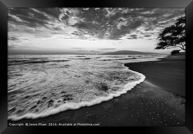 Spectacular beach sunset in the town of Lahaina Framed Print by Jamie Pham