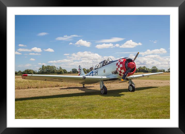 at-6D Harvard III (T6 Texan)  Framed Mounted Print by Kevin Snelling