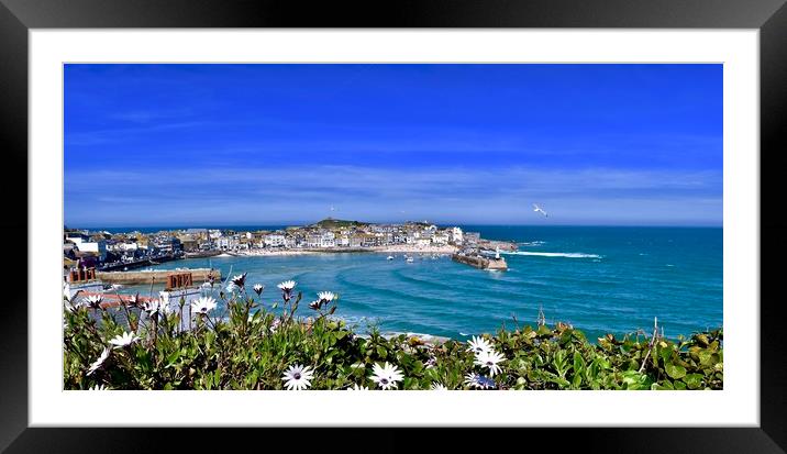 St Ives Bay Framed Mounted Print by Brian Spooner