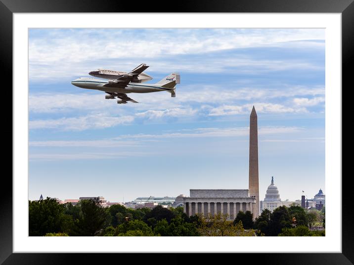 Space Shuttle Discovery flies over Washington DC Framed Mounted Print by Steve Heap
