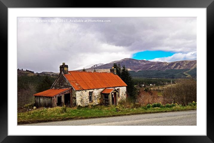 Derelict cottage in the scottish higlands Framed Mounted Print by Peter Gaeng