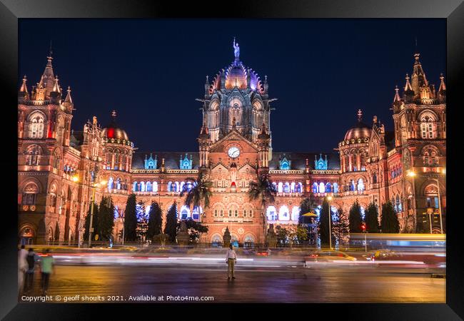 The CST railway station, Mumbai Framed Print by geoff shoults