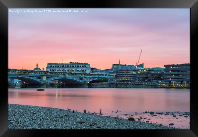 Blackfriars Bridge, London, UK, at sunset on a summer's evening.  Framed Print by Gary Parker