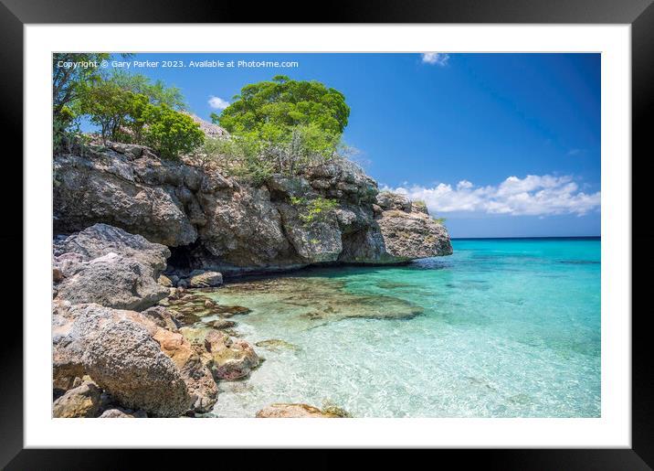 The crystal clear, turquoise ocean of the southern Caribbean sea Framed Mounted Print by Gary Parker