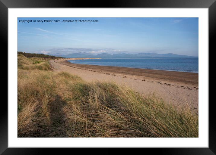 A bright day on the coast at Ynys Llanddwyn, Angelsey, North Wales. Framed Mounted Print by Gary Parker