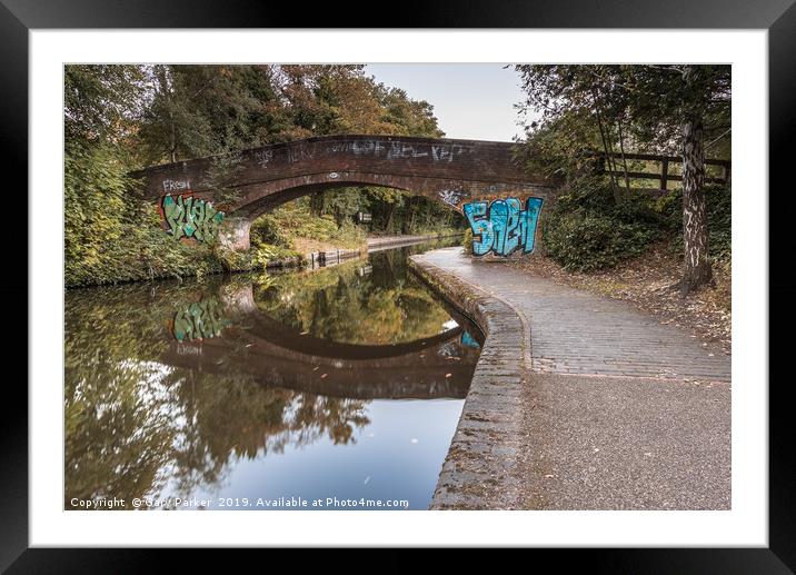 A bridge over the Worcester to Birmingham canal Framed Mounted Print by Gary Parker