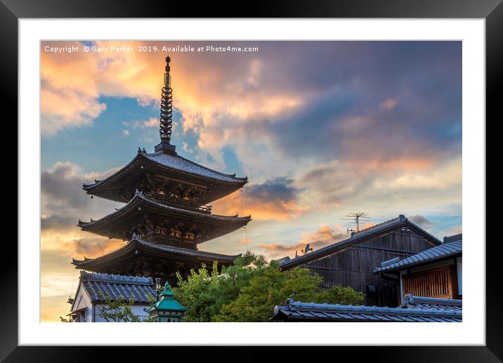 A Japanese pagoda, in Kyoto  Framed Mounted Print by Gary Parker