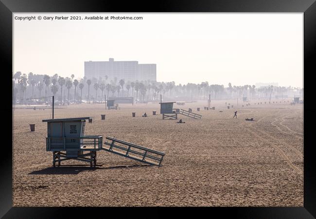 Santa Monica beach, with lifeguard station in the foreground Framed Print by Gary Parker