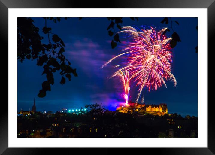 Fireworks above Edinburgh Castle, Hogmanay 2015. Framed Mounted Print by Kevin Livingstone