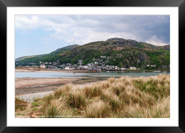 Barmouth and Dinas Oleu viewed across the River Mawddach estuary Framed Mounted Print by Linda Cooke