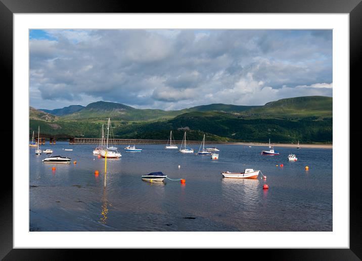 Boats at Barmouth. Framed Mounted Print by Linda Cooke